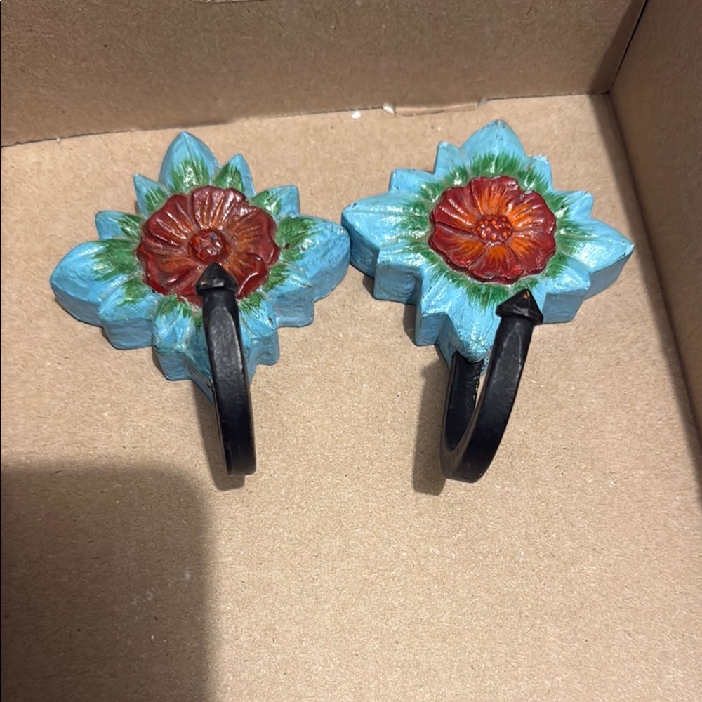 Set of 2; Floral Wall Hooks with Blue and Red Design